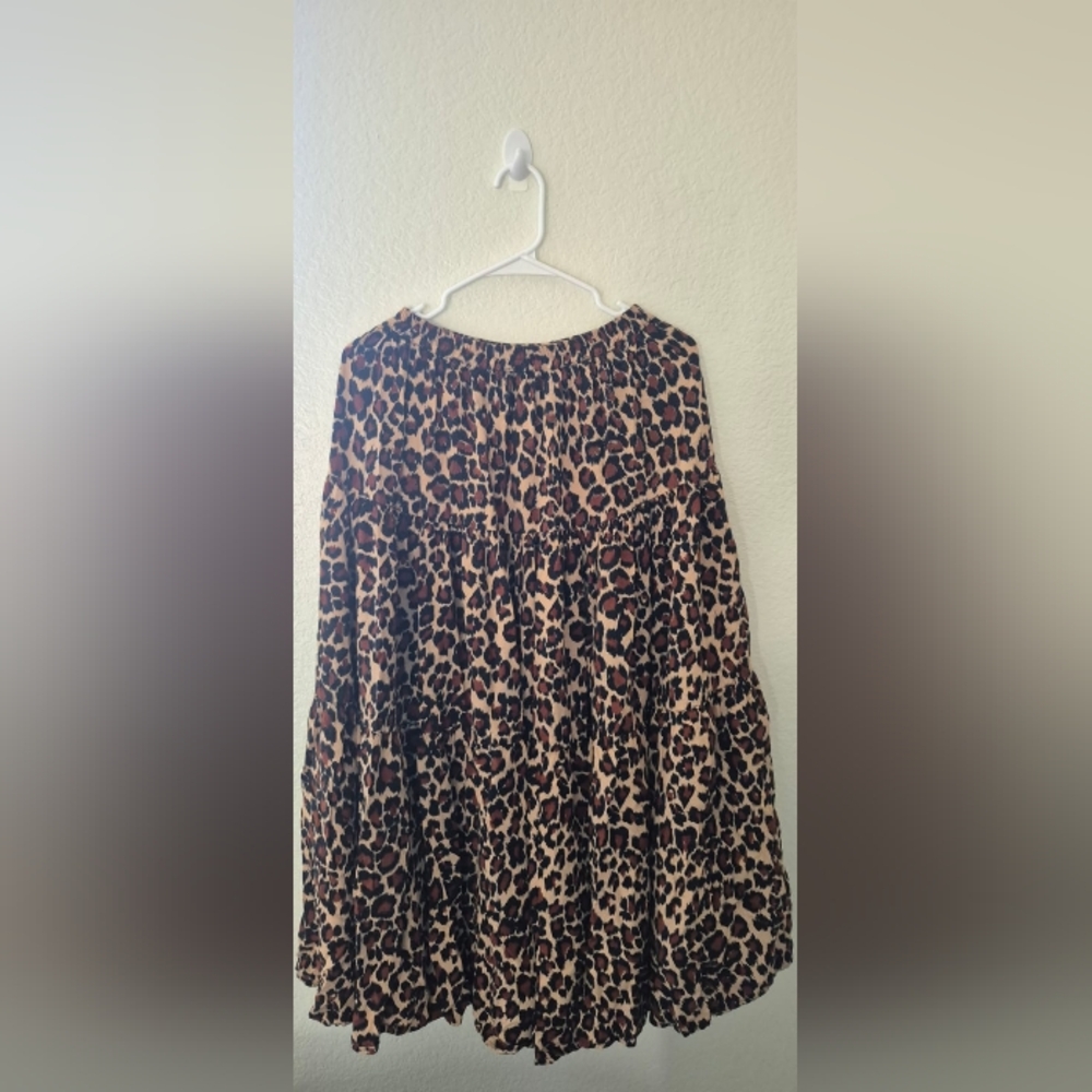 Chic Leopard Print Midi Skirt